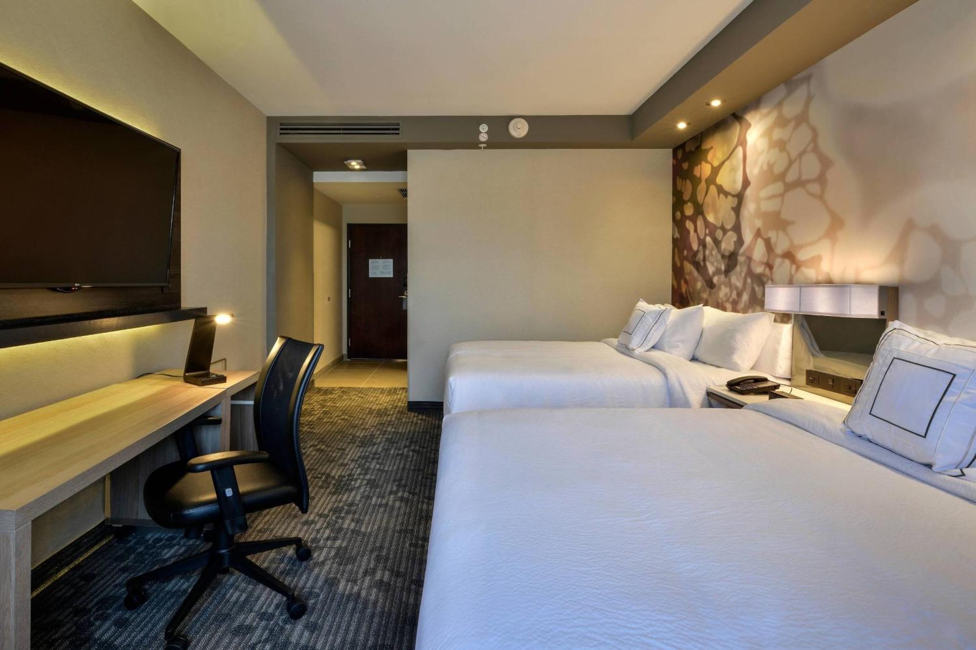 Courtyard By Marriott San Luis Potosi, Los Lagos Exterior photo
